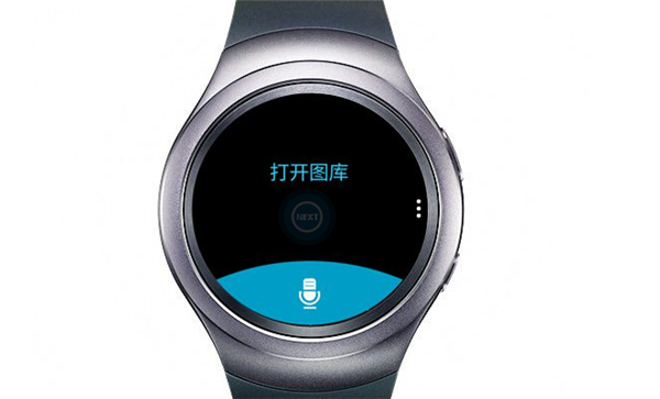 三星gear s2中正确使用语音助手的具体操作方法是什么