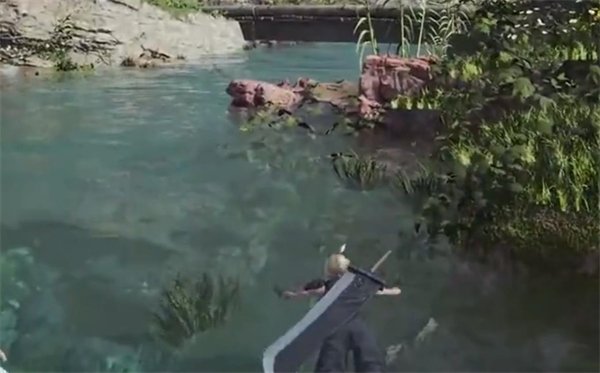 《最终幻想7：重生》新实机：克劳德能在水中游泳！